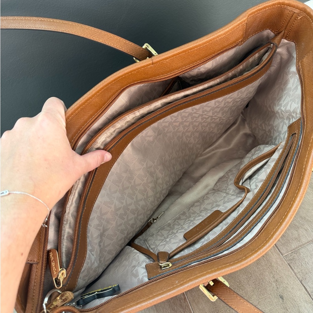 Michael Kors Tan Tote / Laptop Bag - Picture 8 of 15